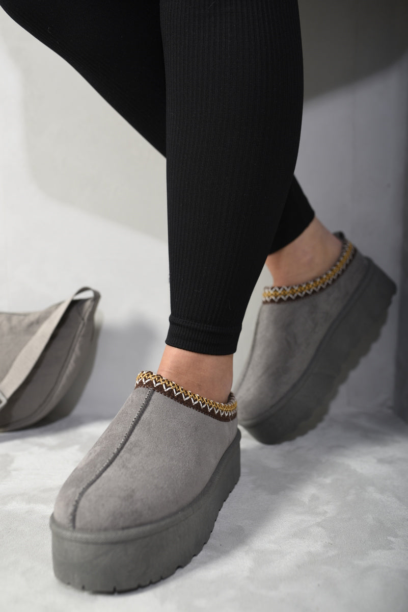 "Aztec Detail Low Ankle Platform Slipper Boots with cozy lining and stylish Aztec pattern."