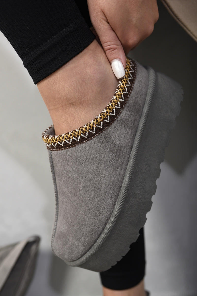 "Aztec Detail Low Ankle Platform Slipper Boots with cozy lining and stylish Aztec pattern."