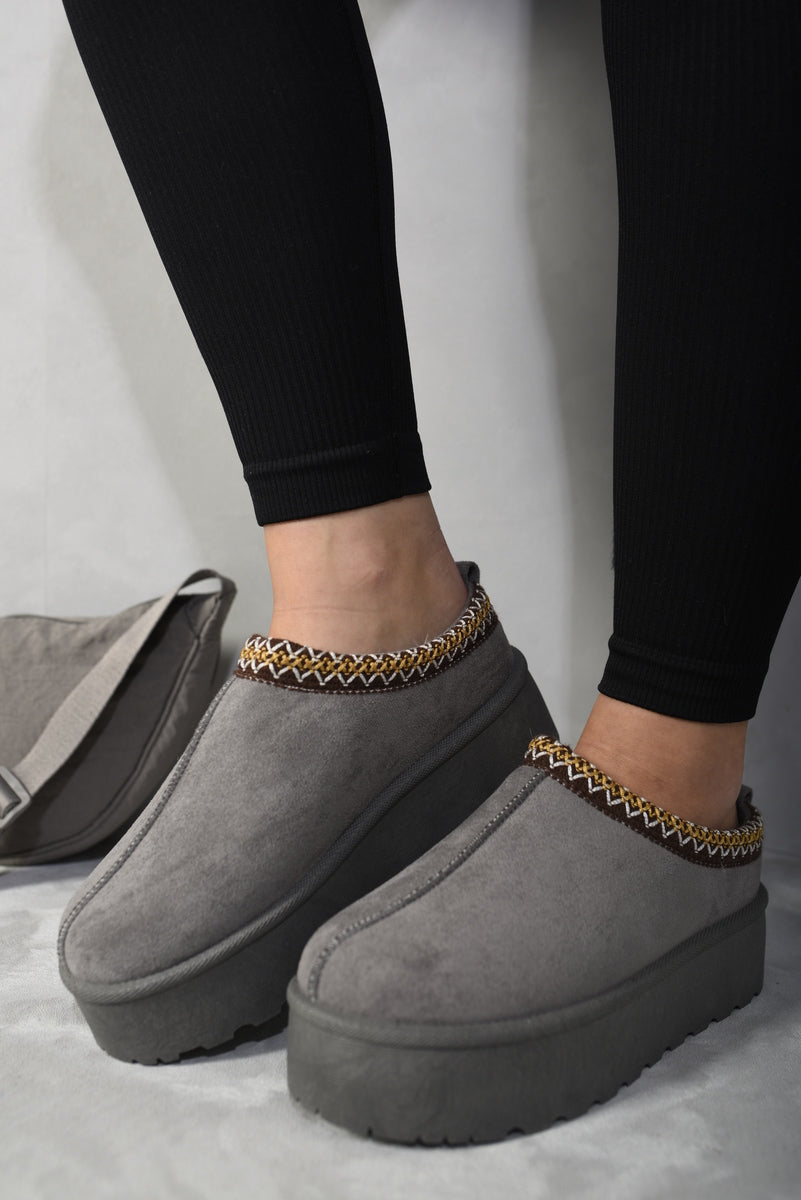 "Aztec Detail Low Ankle Platform Slipper Boots with cozy lining and stylish Aztec pattern."