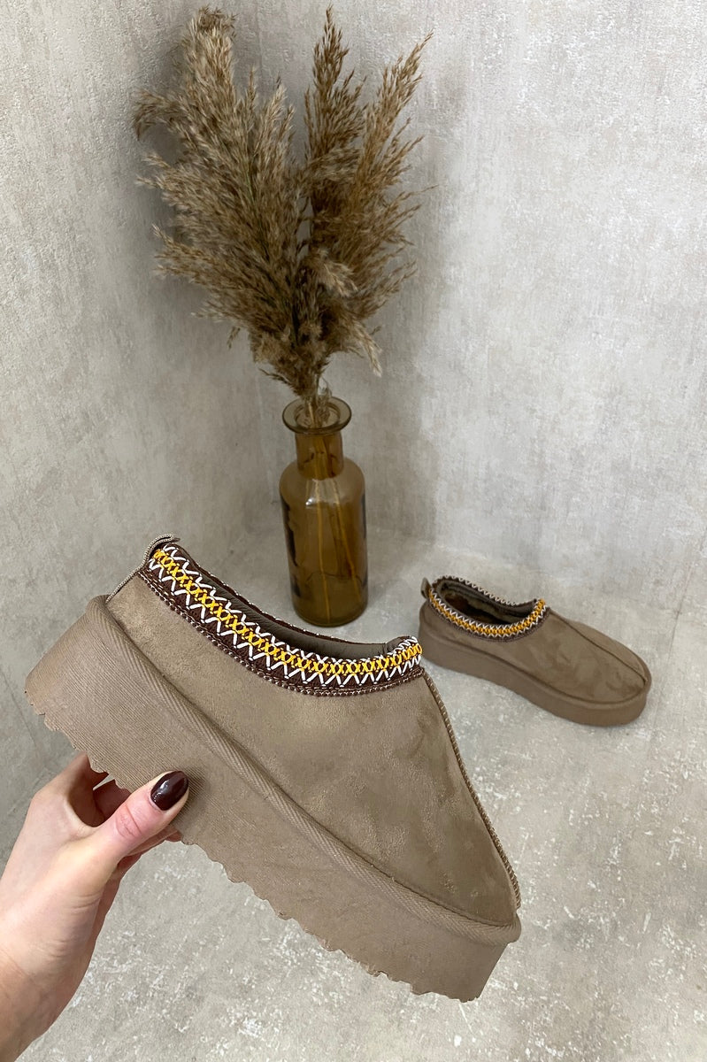 "Aztec Detail Low Ankle Platform Slipper Boots with cozy lining and stylish Aztec pattern."