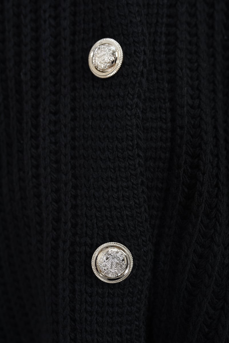 "Oversized black chunky knitted top with a relaxed fit, crafted from premium knit fabric for a cozy and stylish look."