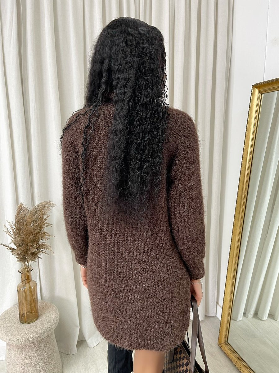 "Chunky roll neck knitted jumper in a cozy design, perfect for winter wear. Features a stylish roll neck and warm chunky texture."