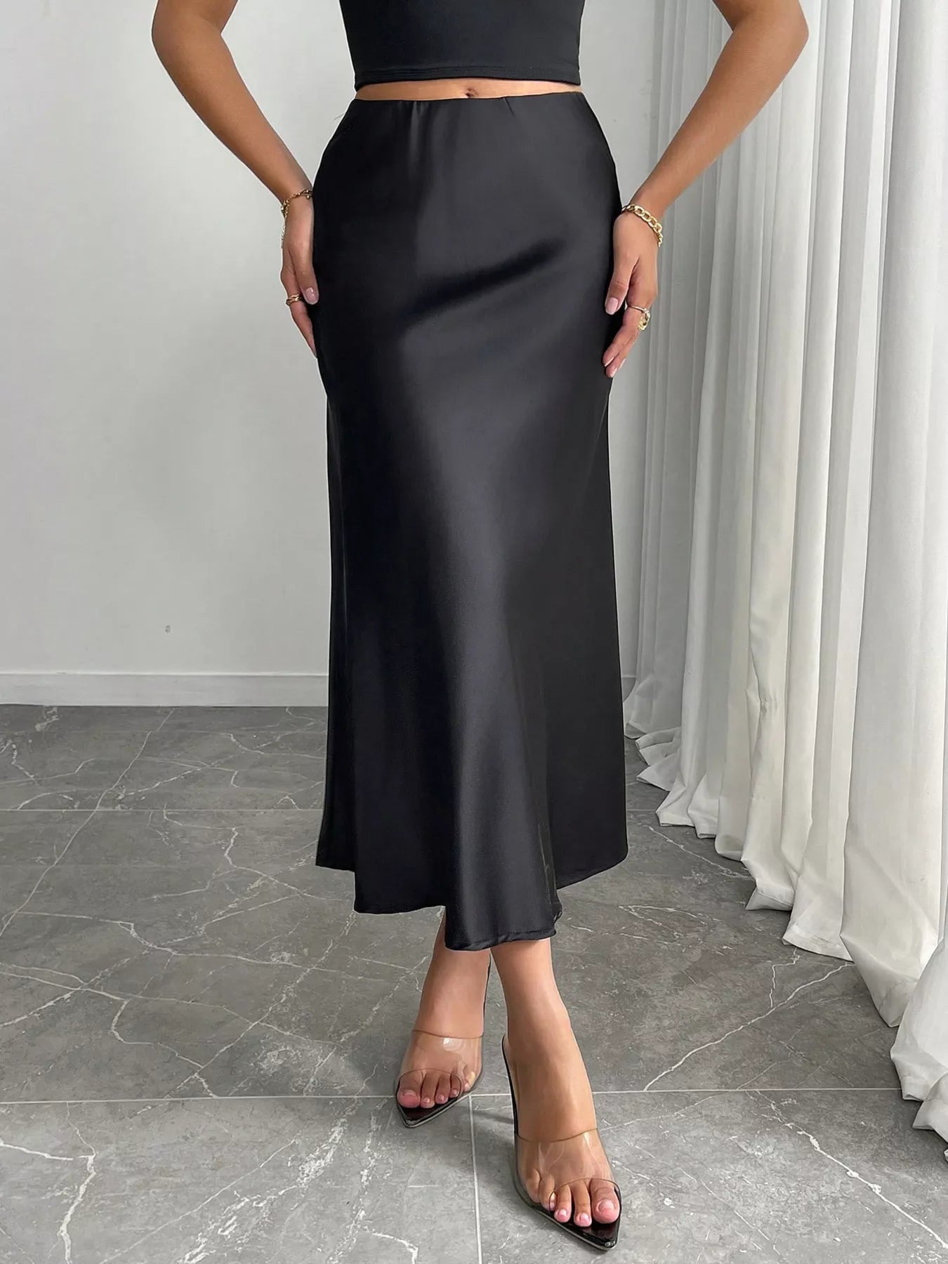 Satin midi skirt in dark gray, fitted silhouette with back seam detail