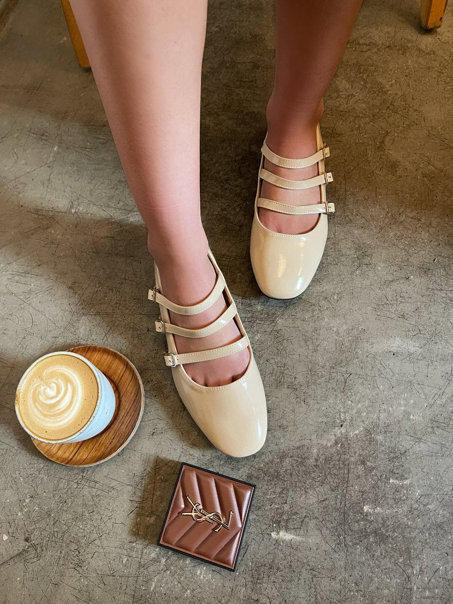 Beige strappy flat shoes with three buckle straps and smooth finish