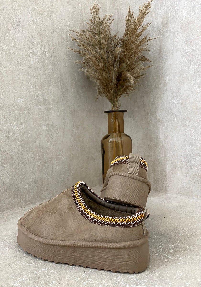 "Aztec Detail Low Ankle Platform Slipper Boots with cozy lining and stylish Aztec pattern."
