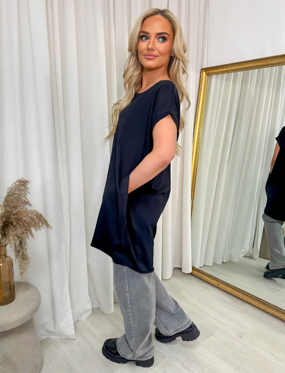 Navy oversized round-neck top with side pockets and short sleeves