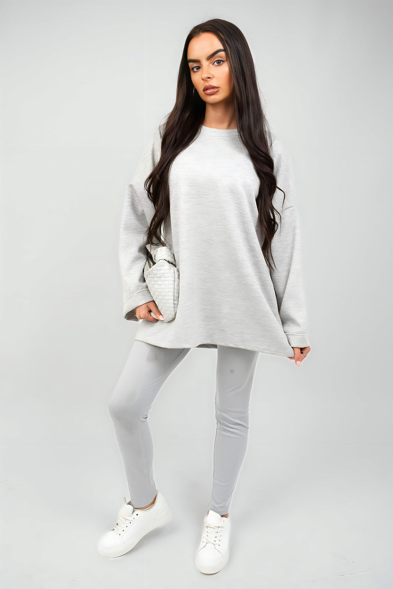 Oversized long-sleeve sweatshirt top, light grey, loose hem and cuffed sleeves.